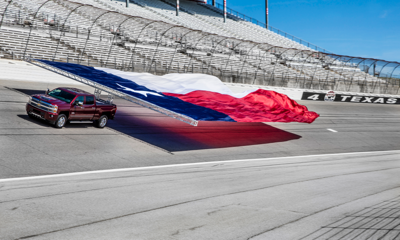 Illustration for article titled Chevy Tows Gigantic Texas Flag With Truck, Also Sets World Record With Other Flag